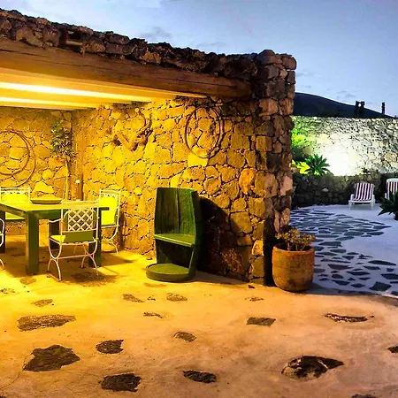 Holiday Casa Los Olivos, Countryside Escape Tías
